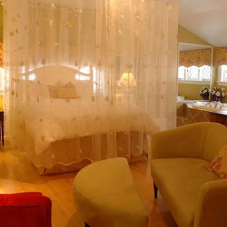Leaside Manor-2