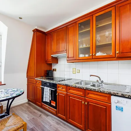 Carlton Court - Mayfair-3
