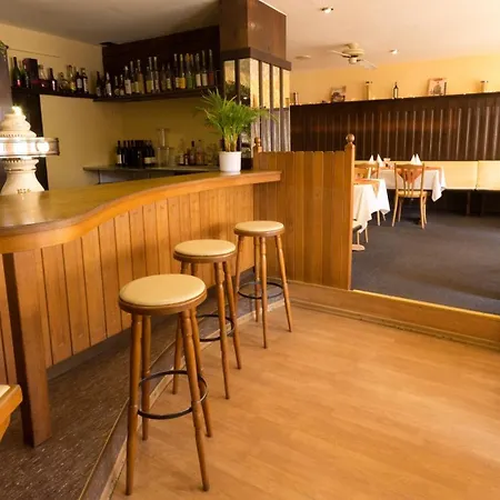 Hotel Weinhaus Weis-2