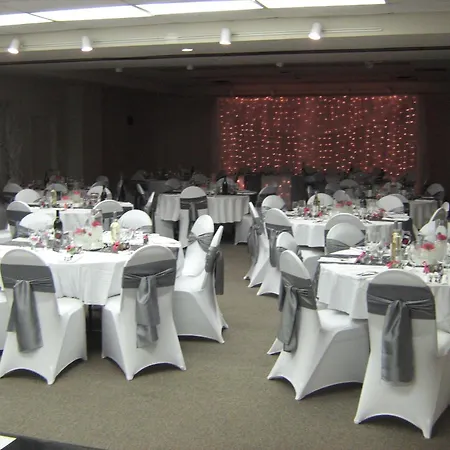 The Cedars Inn Hotel & Convention Centre-2
