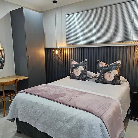 2 Owls Guesthouse-3