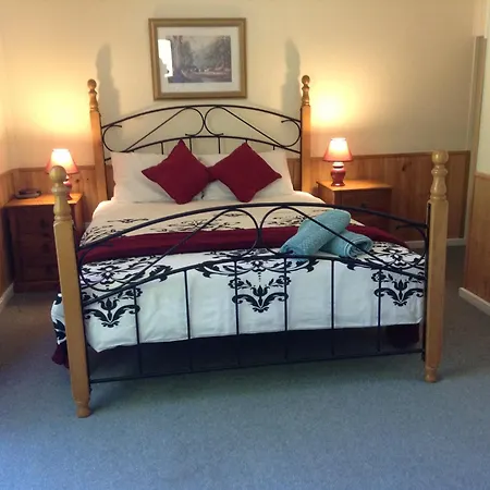 Crossways Country Inn-2