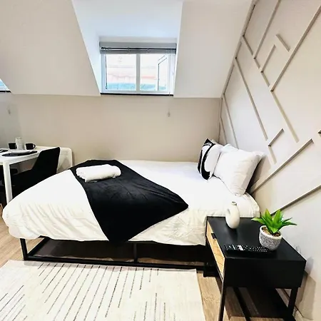 London 1 Central Studio Like A Hotel Room-3