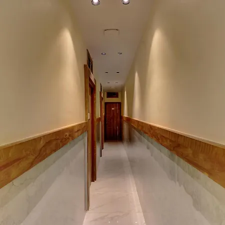 Hotel Amber Suite Near Mumbai Airport-2