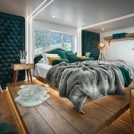 Aphrodites Group - Luxury Hot Tub Suites In Central Lake District!-2