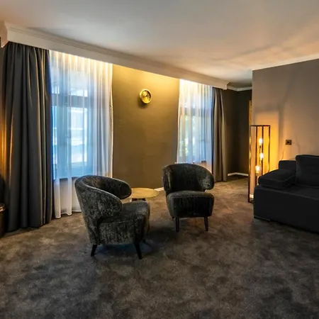 Square Boutique Hotel & Brasserie-3