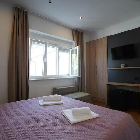 Rooms Villa Lucija-3