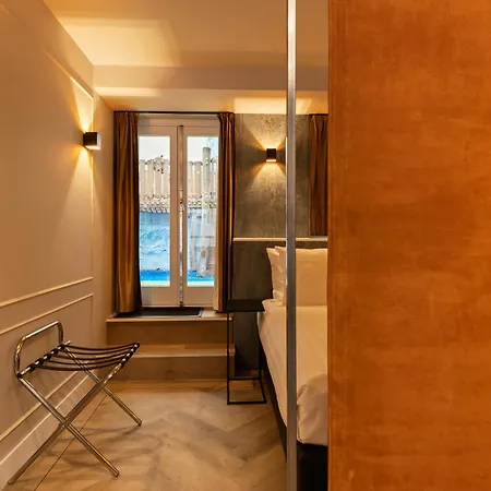 Midtown Hotel Royal Room-3