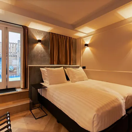 Midtown Hotel Royal Room-2