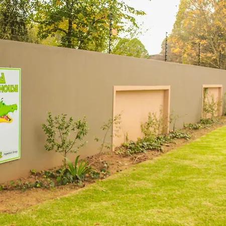 Ingwenya Guesthouse-3
