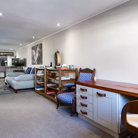 Sweet Greta Terrace Apartment 5 Min Walk To Beach-2