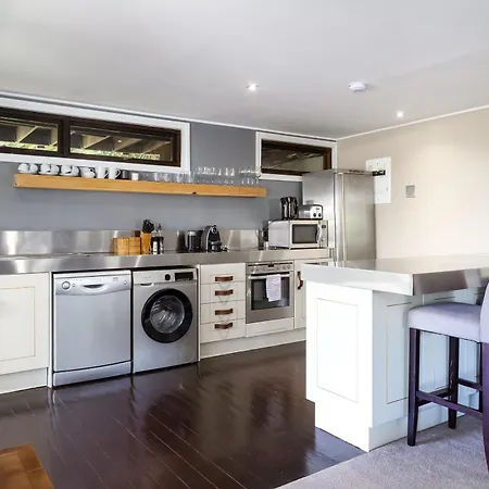 Sweet Greta Terrace Apartment 5 Min Walk To Beach-3