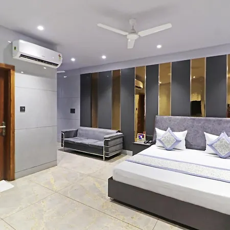 Hotel Preet Inn Newly Built Lux Collection Near Nizamuddin Railway Station-3