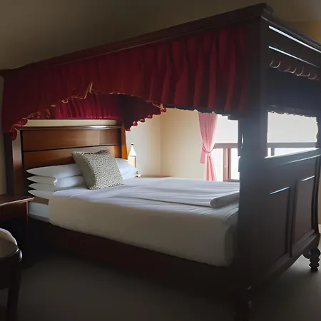 Golden Lion Hotel-3