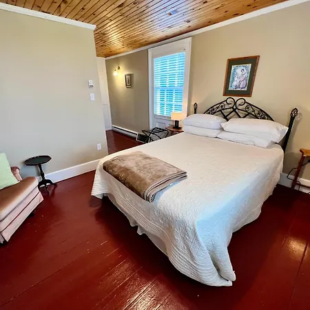 Bishop White Manor-2