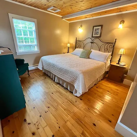 Bishop White Manor-3