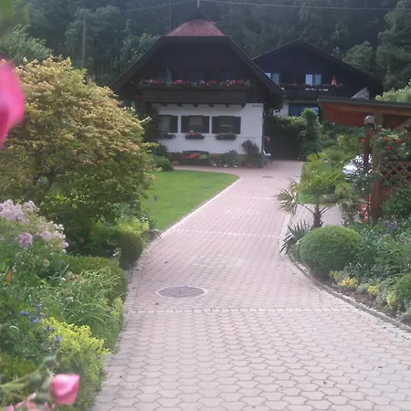Blumenpension Strauss - Ferienwohnungen-2