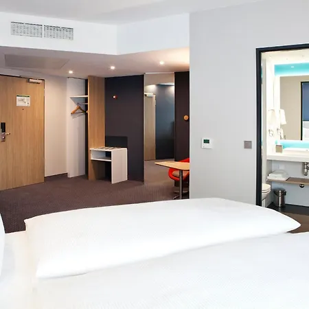 Holiday Inn Express - Duesseldorf Airport-2