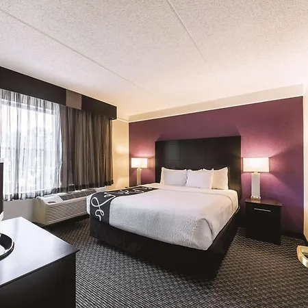 La Quinta Inn & Suites By Wyndham San Antonio Downtown-3