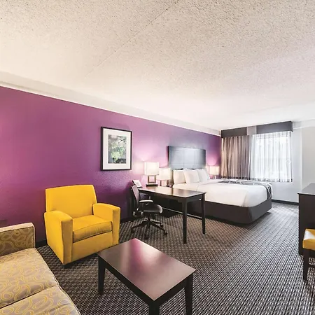 La Quinta Inn & Suites By Wyndham San Antonio Downtown-2