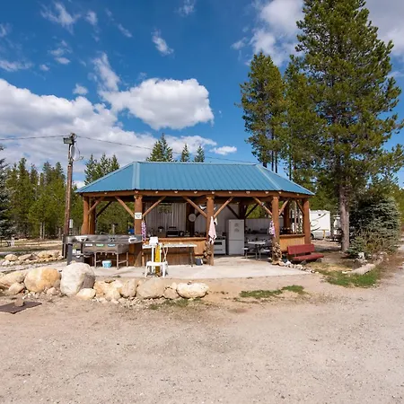 Blue River Campgrounds & Cabin-Public Washroom-3