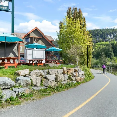 Squamish Adventure Inn-3