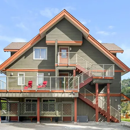 Squamish Adventure Inn-2