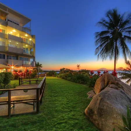Coral Cove Apartments - Absolute Beachfront Resort Bowen-3