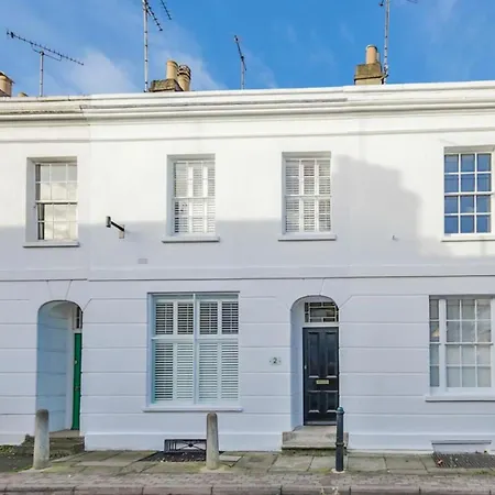 Stunning 4 Bedroom Home In Montpellier-2