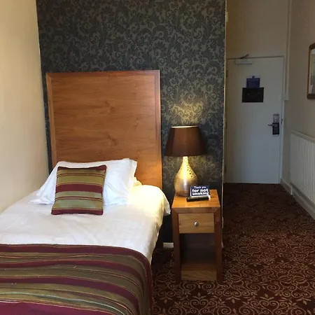 The Three Tuns Hotel Wetherspoon-3