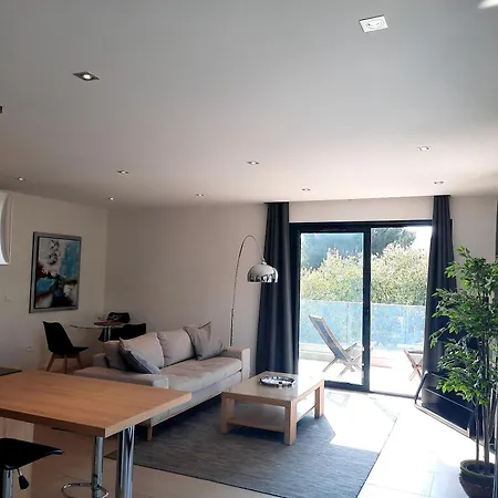 Hpc Suites - Cassis Centre - Parking Securise Et Piscine Chauffee-3