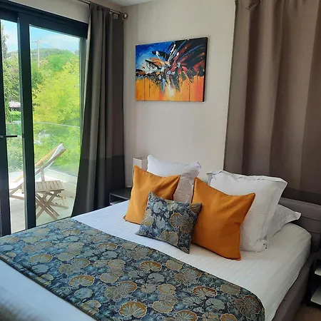 Hpc Suites - Cassis Centre - Parking Securise Et Piscine Chauffee-2