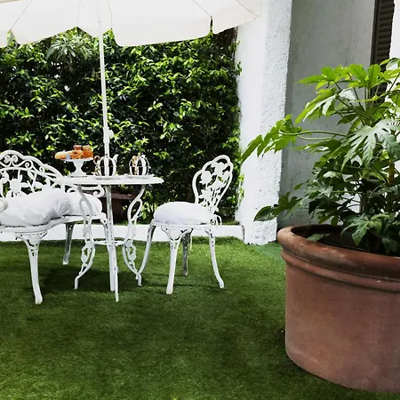 Les Canoubiers Luxe et sérénité au cœur de Saint-Tropez Suites spacieuses avec jardin enchanteur-3