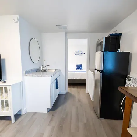 Anchor Bay Inn And Suites-3