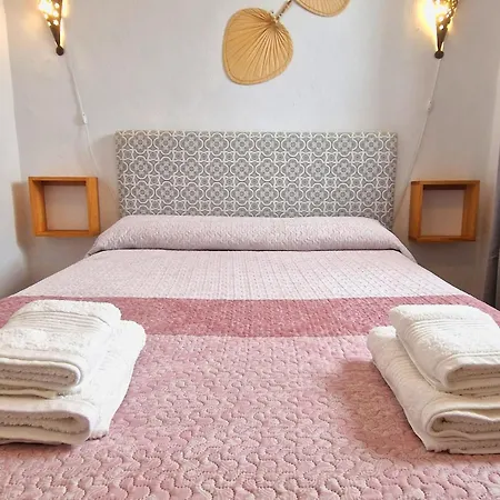 LA CASA DE ABUELA Habitaciones con baño compartido en el casco histórico de Frigiliana sólo adultos-2