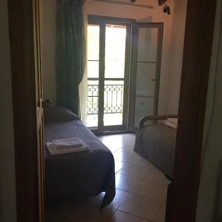 Alekos Rooms And Apartments-2