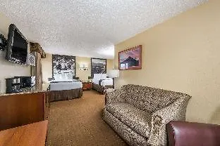 Super 8 By Wyndham Canon City-3