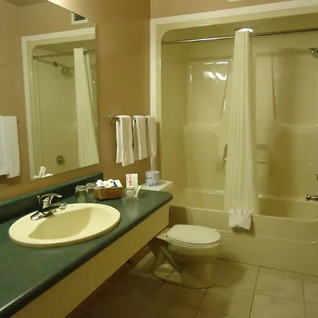 Canway Inn & Suites-3