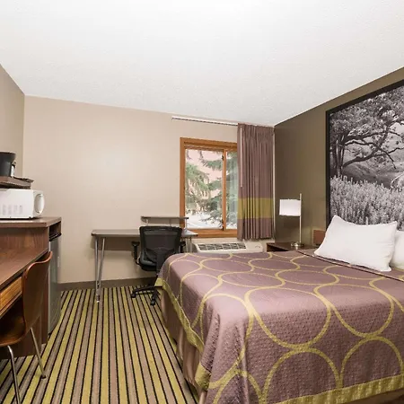 Super 8 By Wyndham St. Cloud-2