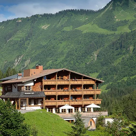 Das alpine Lifestyle Berghotel Madlener-2