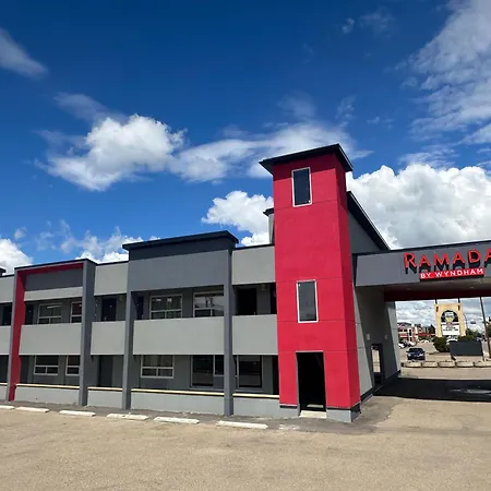Ramada By Wyndham Medicine Hat-3