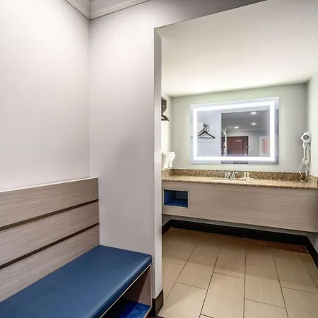 Travelodge Inn & Suites By Wyndham Bell Los Angeles Area-2