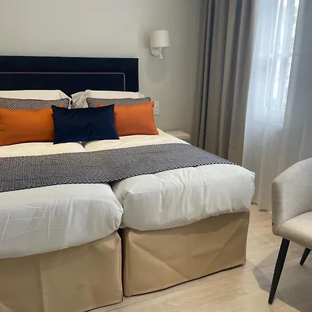 Kyriad Saumur Hyper Centre Hotel, Appartements, Seminaires Et Spa Soins Sothys Paris-2