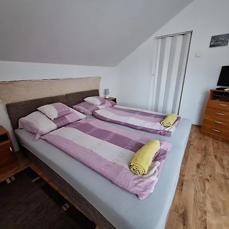 Lila Akác Panzió Esztergom-2