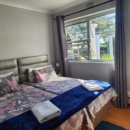 Pelican Accommodation Ottery-3