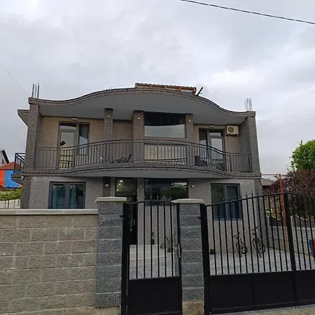 Mako'S House-2
