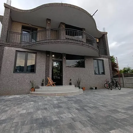 Mako'S House-3