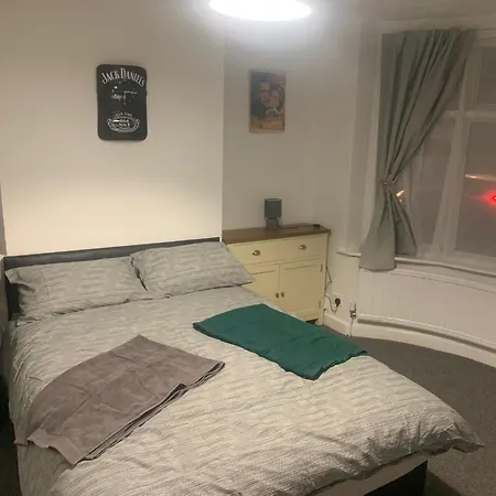 330 Leagrave-2
