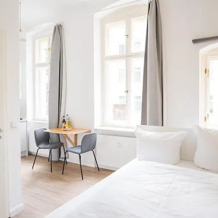 Frankfurter Allee Apartments By Sabine-3