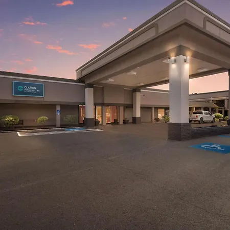 Clarion Inn & Suites Russellville I-40-2